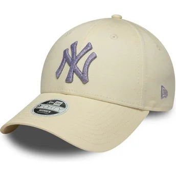 Boné curvo bege ajustável com logo violeta para mulheres 9FORTY Metallic Logo da New York Yankees MLB da New Era