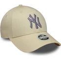 bone-curvo-bege-ajustavel-com-logo-violeta-para-mulheres-9forty-metallic-logo-da-new-york-yankees-mlb-da-new-era