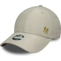 bone-curvo-bege-ajustavel-com-logo-dourado-para-mulheres-9forty-flawless-da-new-york-yankees-mlb-da-new-era