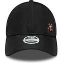bone-curvo-preto-ajustavel-com-logo-bronze-para-mulheres-9forty-flawless-da-new-york-yankees-mlb-da-new-era