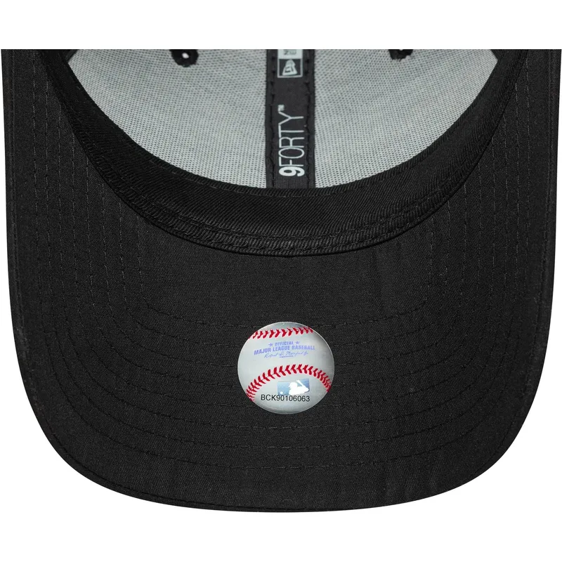 bone-curvo-preto-ajustavel-com-logo-bronze-para-mulheres-9forty-flawless-da-new-york-yankees-mlb-da-new-era