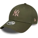 bone-curvo-verde-ajustavel-com-logo-rosa-para-mulheres-9forty-league-essential-midi-da-new-york-yankees-mlb-da-new-era
