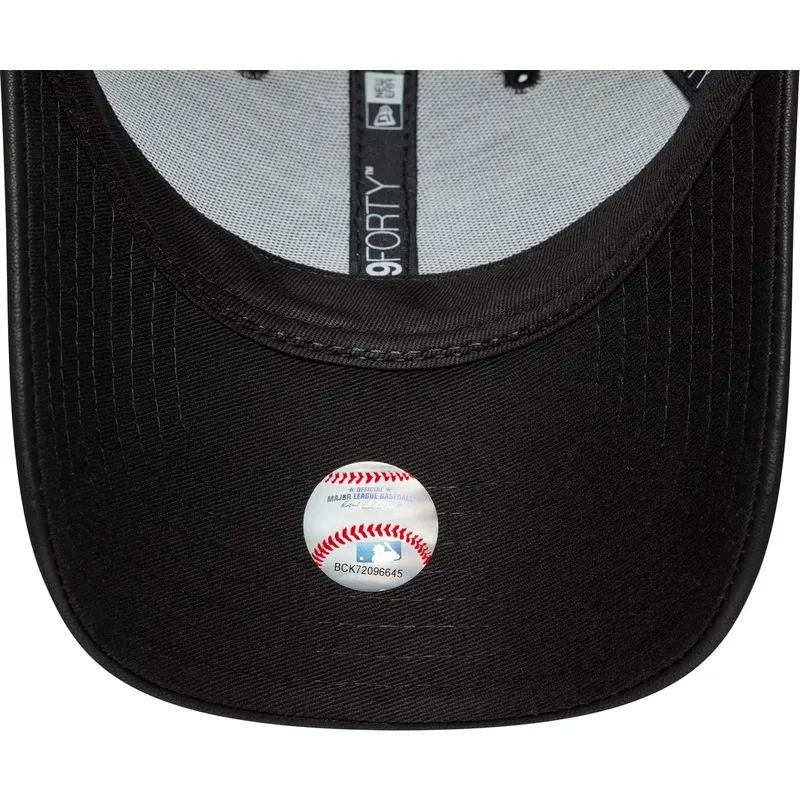 bone-curvo-preto-ajustavel-com-logo-preto-para-mulheres-9forty-pu-da-new-york-yankees-mlb-da-new-era