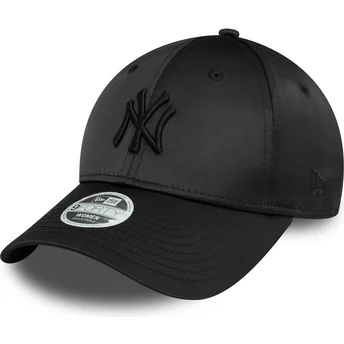 Boné curvo preto snapback com logo preto para mulheres 9FORTY Satin da New York Yankees MLB da New Era