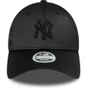 bone-curvo-preto-snapback-com-logo-preto-para-mulheres-9forty-satin-da-new-york-yankees-mlb-da-new-era