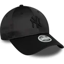 bone-curvo-preto-snapback-com-logo-preto-para-mulheres-9forty-satin-da-new-york-yankees-mlb-da-new-era