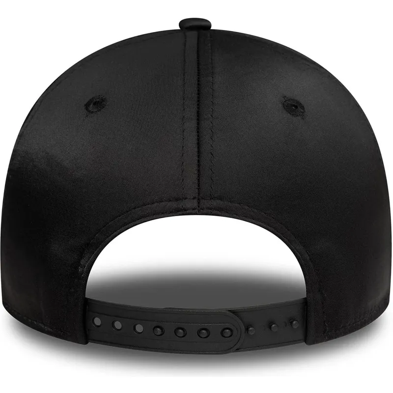 bone-curvo-preto-snapback-com-logo-preto-para-mulheres-9forty-satin-da-new-york-yankees-mlb-da-new-era