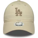 bone-curvo-bege-ajustavel-com-logo-bege-para-mulheres-9twenty-league-essential-midi-da-los-angeles-dodgers-mlb-da-new-era