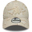 bone-curvo-bege-ajustavel-com-logo-bege-9twenty-img-floral-da-new-york-yankees-mlb-da-new-era