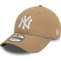 bone-curvo-castanho-claro-ajustavel-9twenty-league-essential-da-new-york-yankees-mlb-da-new-era