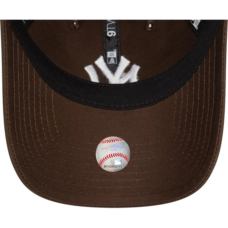 bone-curvo-castanho-ajustavel-9twenty-league-essential-da-new-york-yankees-mlb-da-new-era