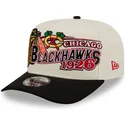 bone-curvo-bege-e-preto-snapback-9fifty-a-frame-classic-da-chicago-blackhawks-nhl-da-new-era