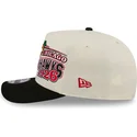 bone-curvo-bege-e-preto-snapback-9fifty-a-frame-classic-da-chicago-blackhawks-nhl-da-new-era