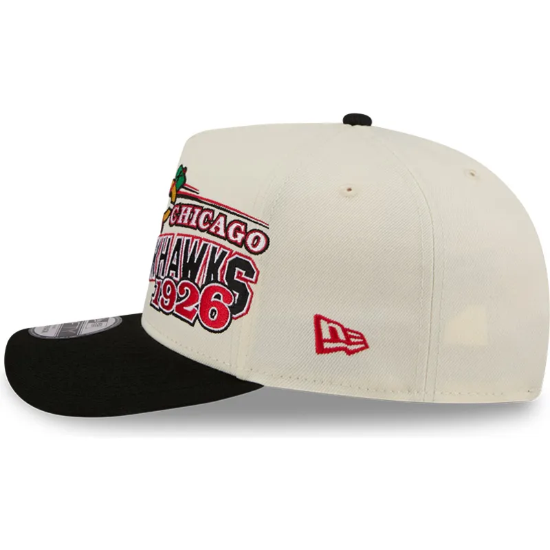 bone-curvo-bege-e-preto-snapback-9fifty-a-frame-classic-da-chicago-blackhawks-nhl-da-new-era