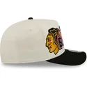 bone-curvo-bege-e-preto-snapback-9fifty-a-frame-classic-da-chicago-blackhawks-nhl-da-new-era