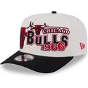 bone-curvo-bege-e-preto-snapback-9fifty-a-frame-classic-da-chicago-bulls-nba-da-new-era