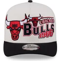 bone-curvo-bege-e-preto-snapback-9fifty-a-frame-classic-da-chicago-bulls-nba-da-new-era