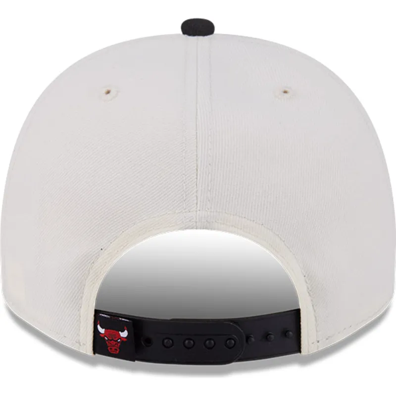 bone-curvo-bege-e-preto-snapback-9fifty-a-frame-classic-da-chicago-bulls-nba-da-new-era