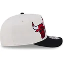 bone-curvo-bege-e-preto-snapback-9fifty-a-frame-classic-da-chicago-bulls-nba-da-new-era