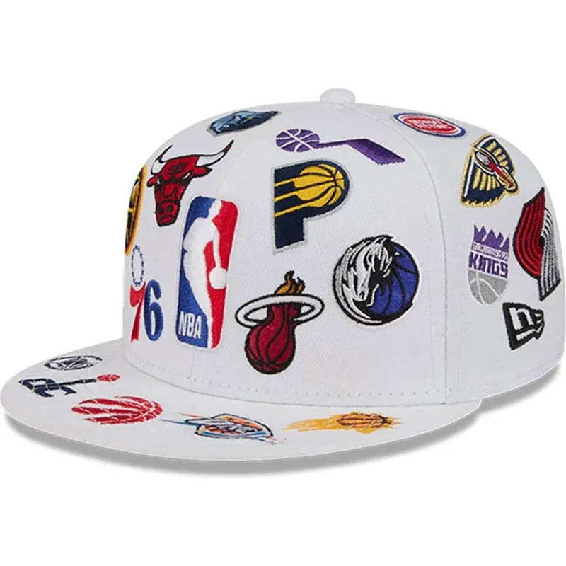 bone-plano-branco-justo-59fifty-all-over-da-nba-da-new-era