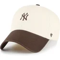 bone-curvo-bege-e-castanho-ajustavel-clean-up-base-runner-two-tone-da-new-york-yankees-mlb-da-47-brand