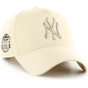 bone-curvo-bege-snapback-com-logo-bege-mvp-dt-sure-shot-two-tone-cotton-da-new-york-yankees-mlb-da-47-brand