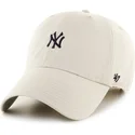 bone-curvo-bege-ajustavel-clean-up-base-runner-mini-logo-da-new-york-yankees-mlb-da-47-brand