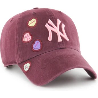 Boné curvo grená ajustável Clean Up Candy Heart da New York Yankees MLB da 47 Brand