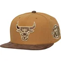 bone-plano-castanho-ajustavel-coffee-strapback-da-chicago-bulls-nba-da-mitchell-ness