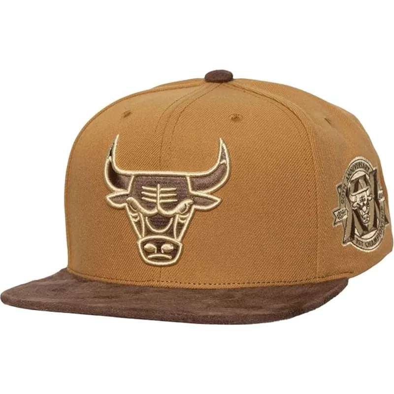 bone-plano-castanho-ajustavel-coffee-strapback-da-chicago-bulls-nba-da-mitchell-ness