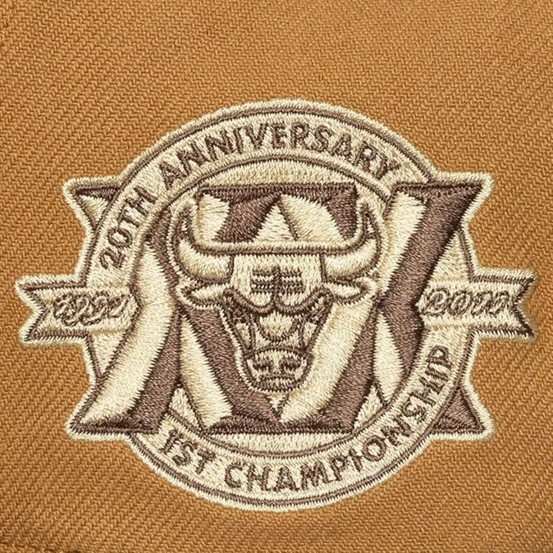 bone-plano-castanho-ajustavel-coffee-strapback-da-chicago-bulls-nba-da-mitchell-ness