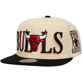 Boné plano preto e bege snapback Across The Board da Chicago Bulls NBA da Mitchell & Ness