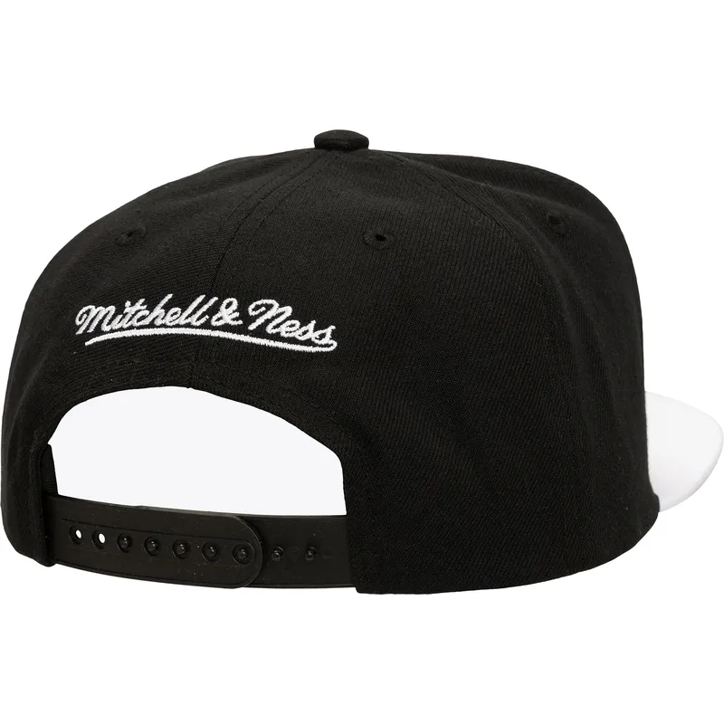bone-plano-branco-vermelho-e-preto-branco-snapback-old-cut-da-chicago-bulls-nba-da-mitchell-ness