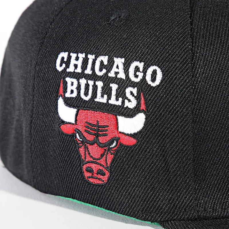 bone-plano-preto-snapback-triple-play-da-chicago-bulls-nba-da-mitchell-ness