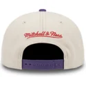bone-plano-violeta-e-bege-snapback-across-the-board-da-toronto-raptors-nba-da-mitchell-ness