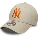 bone-curvo-bege-ajustavel-com-logo-laranja-para-crianca-9forty-league-essential-da-new-york-yankees-mlb-da-new-era