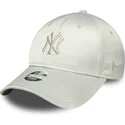 bone-curvo-verde-ajustavel-para-mulheres-9forty-bow-back-satin-da-new-york-yankees-mlb-da-new-era