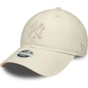 bone-curvo-bege-ajustavel-com-logo-bege-para-mulheres-9twenty-midi-linen-da-new-york-yankees-mlb-da-new-era