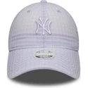 bone-curvo-violeta-ajustavel-com-logo-violeta-para-mulheres-9twenty-seersucker-da-new-york-yankees-mlb-da-new-era