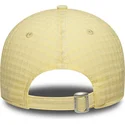 bone-curvo-amarelo-ajustavel-com-logo-amarelo-para-mulheres-9twenty-seersucker-da-new-york-yankees-mlb-da-new-era