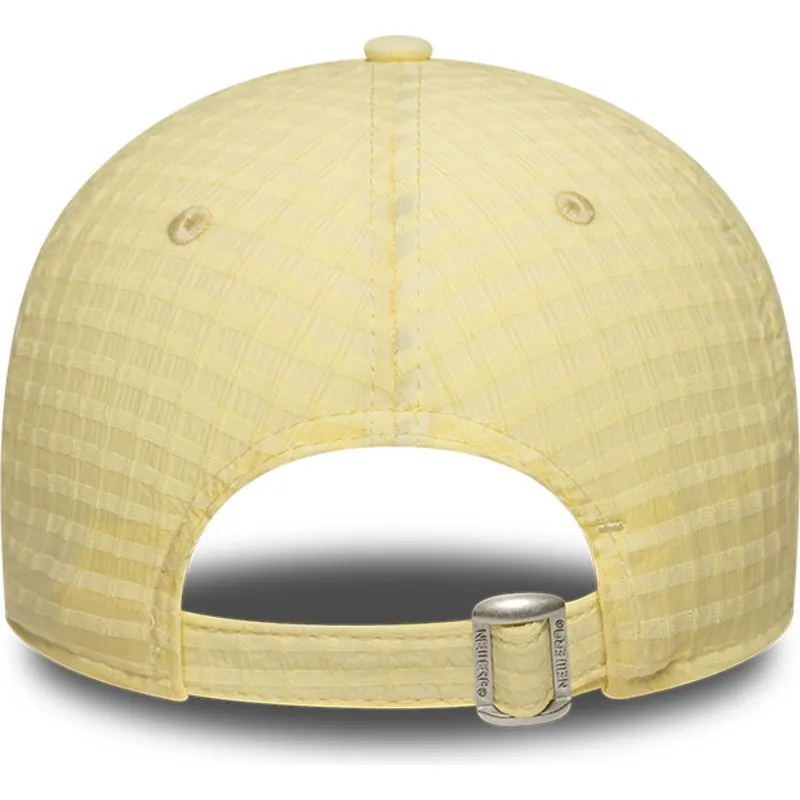 bone-curvo-amarelo-ajustavel-com-logo-amarelo-para-mulheres-9twenty-seersucker-da-new-york-yankees-mlb-da-new-era