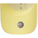 bone-curvo-amarelo-ajustavel-com-logo-amarelo-para-mulheres-9twenty-seersucker-da-new-york-yankees-mlb-da-new-era