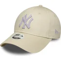 bone-curvo-bege-ajustavel-para-mulheres-9forty-metallic-da-new-york-yankees-mlb-da-new-era