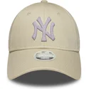 bone-curvo-bege-ajustavel-para-mulheres-9forty-metallic-da-new-york-yankees-mlb-da-new-era