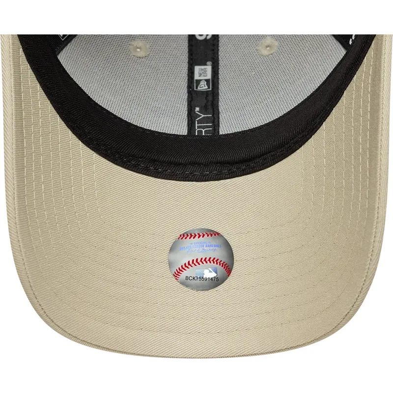 bone-curvo-bege-ajustavel-para-mulheres-9forty-metallic-da-new-york-yankees-mlb-da-new-era