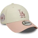bone-curvo-bege-e-rosa-ajustavel-com-logo-rosa-9forty-world-series-patch-da-los-angeles-dodgers-mlb-da-new-era
