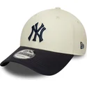 bone-curvo-bege-e-azul-marinho-ajustavel-com-logo-azul-marinho-9forty-world-series-da-new-york-yankees-mlb-da-new-era