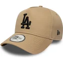 bone-curvo-castanho-snapback-com-logo-preto-e-frame-league-essential-da-los-angeles-dodgers-mlb-da-new-era