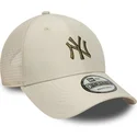 bone-trucker-bege-ajustavel-com-logo-verde-9forty-homefield-midi-da-new-york-yankees-mlb-da-new-era