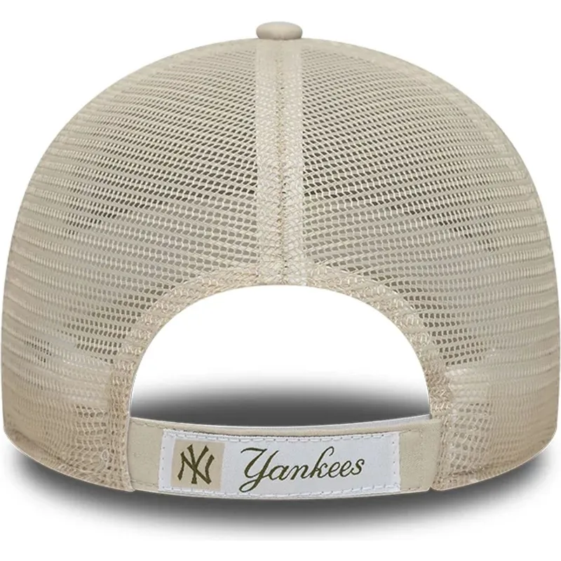 bone-trucker-bege-ajustavel-com-logo-verde-9forty-homefield-midi-da-new-york-yankees-mlb-da-new-era